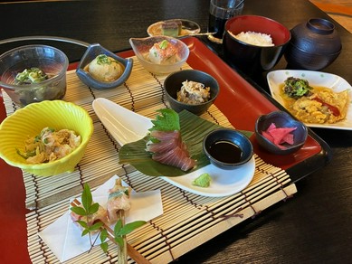 8月【旬彩ランチ】彩鮮やかな美味しさを少しずつお楽しみできる女性に好評ランチ（ドリンク、デザート付）