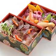 【二段折箱吟醸牛ステーキ弁当】ジューシーな吟醸牛ステーキがご飯の上にたっぷり！ 