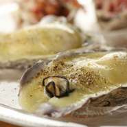 Raclette baked oyster
とろけたラクレットチーズを乗せた濃厚な焼き牡蠣