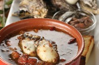 "Oyster Ajillo"
Oyster cooked in a garlic oil served with homemade focaccia
牡蠣のガーリックオイル煮 自家製フォカッチャと一緒に