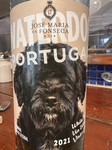 アジョセマリア ダ フォンセカ ウォータードッグ
ポルトガル沿岸・漁師は相棒の”猟犬・ウォータードッグ”を携え船に乗る。彼らをモチーフにした、ミネラル感たっぷりで優しい酸味のワイン。