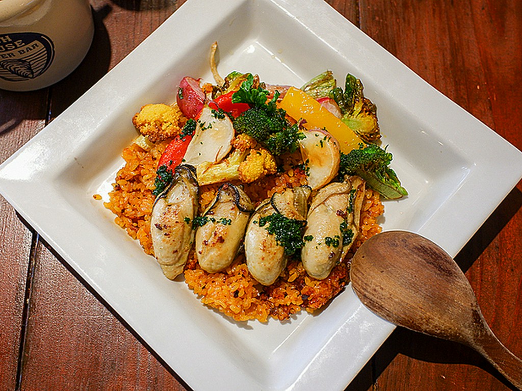 牡蠣と季節野菜のバターピラフ