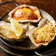 おすすめの焼き牡蠣を３種セレクトしたお得な盛り合わせプレート　味わいの変化をお楽しみください