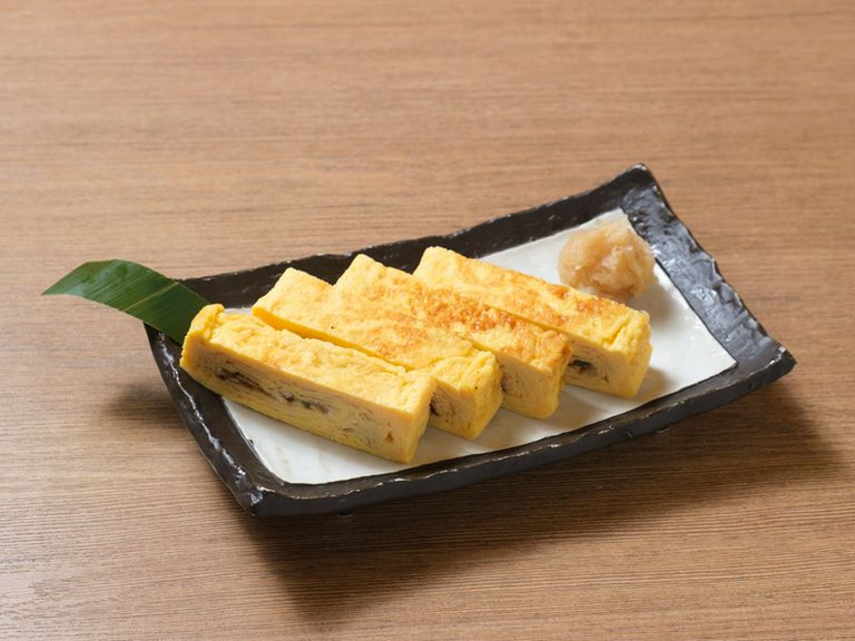 一口食べるとまずやってくる卵のおいしさ、その後から鰻のおいしさが追いかけてくる『う巻き』