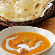 カレー（グランドメニューのカレー全てから選択）、
ナン（食べ放題）、サラダ、ドリンク