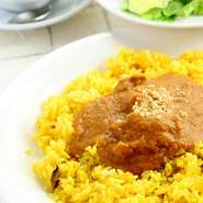 本日のカレー２種類からお選びいただけます
プラウライス付

こちらのランチも
＋１００円ドリンクお付けできます