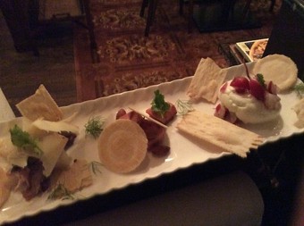 ちょっと飲み足りない時にもピッタリの『チーズの盛り合わせ』