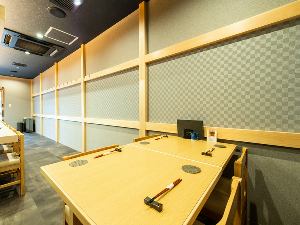 佐渡の旬な食材と、おいしいお酒を楽しむことができる