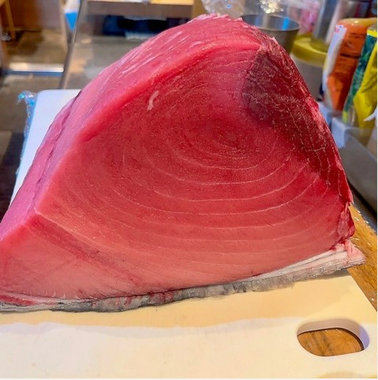 本マグロは毎日大特価で！刺し盛りにも入れちゃいます！