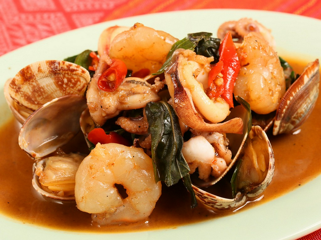 タレーパットナムプリッパオ（シーフードのピリ辛炒め）