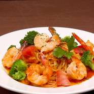 尾付き海老と本日の野菜を使った、人気のパスタ
（コースは、＋100）
生麺をお選びください。
生麺スパゲティ
生麺リングイーネ
生麺フェットチーネ
