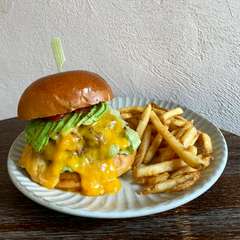 アボカドチーズバーガー