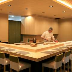 ■鮨職人と和食職人の熟練の技が織り成す、おまかせコース