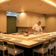 ・アレルギーの食材がございましたら前日までのご連　絡をお願い致します。
・その時期のいい食材を厳選し、おまかせコースでご用意しております。
食材のご変更は、お受けできなかったり、追加料金を頂く場合もございます。