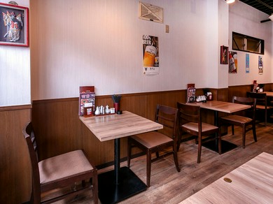 オシャレでカジュアルな雰囲気で食事や会話を心ゆくまで堪能