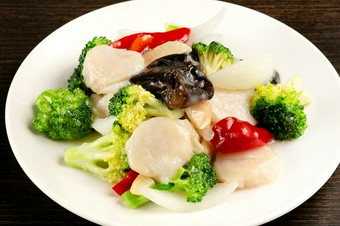 ブロッコリーとホタテの塩味炒め