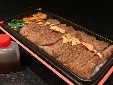 厳選したA5ランクの仙台牛を使用したお弁当をご家庭で