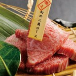 一頭からわずかしか取れない希少部位シンタマの中でもサシが入りやすく柔らかな肉質が特長
