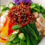 季節のお野菜と特製牛肉そぼろをのせたビビンバ