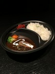 香味野菜・ビーフブイヨンに今野醸造の仙台味噌を隠し味に。6時間煮込んだ牛タンとご一緒に。