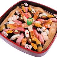 極上のお寿司を贅沢に盛り込んだプレミアム寿司♪大人数でのお食事でも大丈夫！！ご自宅でも『活』のお寿司を是非♪