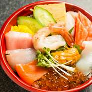活の大人気鮮魚をたっぷり使用した海鮮丼です♪ご自宅で是非!!ｳｰﾊﾞｰｲｰﾂ限定丼メニュー！！