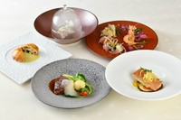 海の幸のサラダ・葉山牛の網焼き・あわびのパイ包み・サザエのスモーク・金目鯛鎌倉野菜 