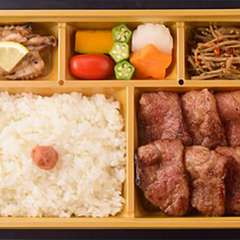 ①名産飛騨牛厚切り焼肉弁当(お茶付) ＊加熱式容器