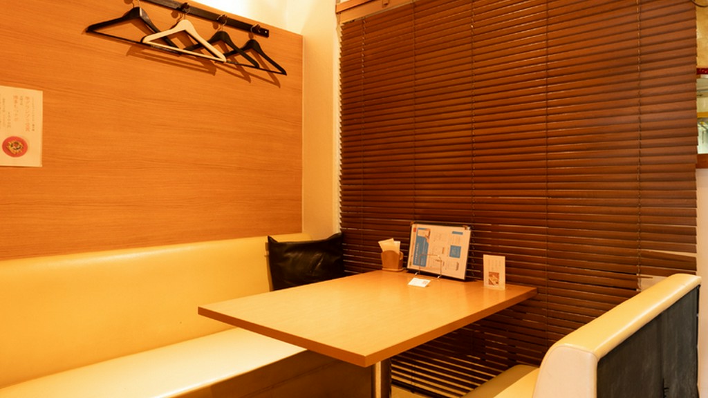 二人の会話も自然と弾む、カジュアルな雰囲気が魅力