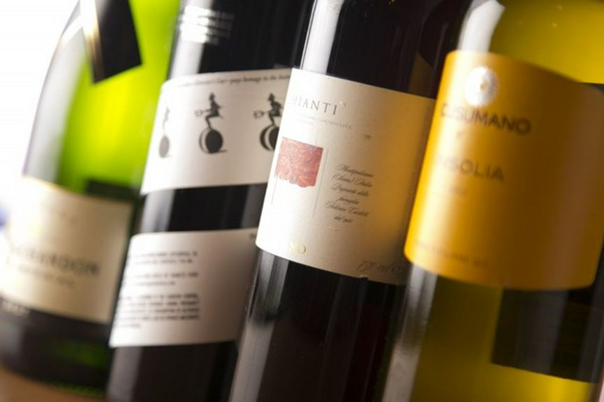選りすぐりの美酒に酔いしれる。店主がセレクトした厳選ワイン
