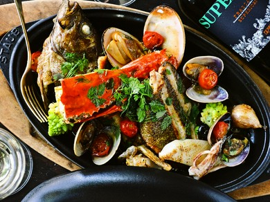 『函館スペシャルオーシャンズ』は、函館から直送の新鮮魚介