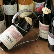 ソムリエ資格を持ったオーナーシェフの選んだワインは、自慢のシャルキュトリとの相性抜群。充実のラインナップでお気に入りの一杯が見つかるはず。
