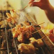 大山地鶏は朝引き鮮度抜群。鶏の造りは各部位の食感や旨みをお楽しみいただけます。希少部位もご用意しておりますので鶏の造りを食べたことのない方にこそご堪能いただきたい逸品。