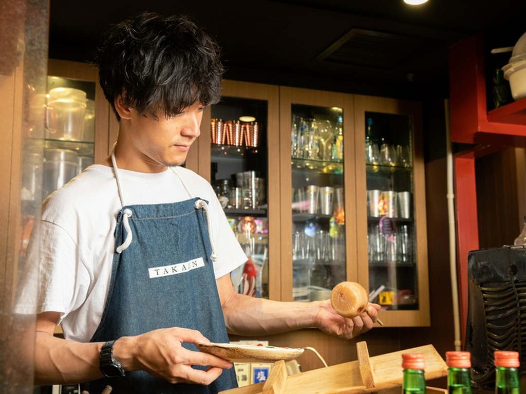 一人でも気軽に入れるアットホームな店を目指す、店長・沖浦氏