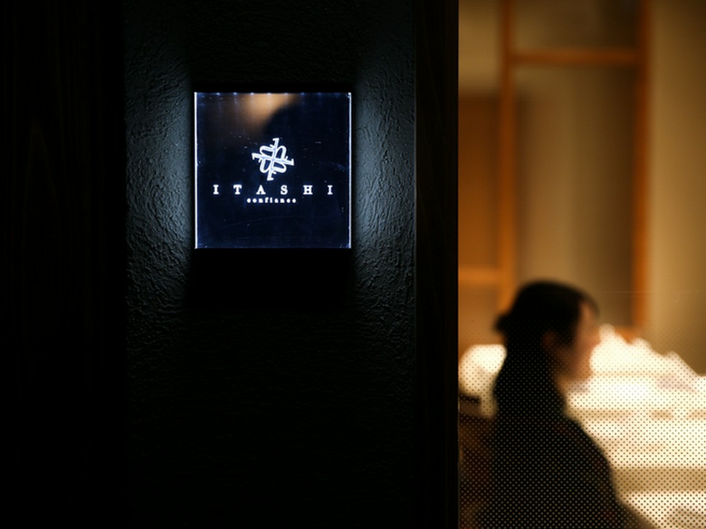 グラスを傾ける大人の時間