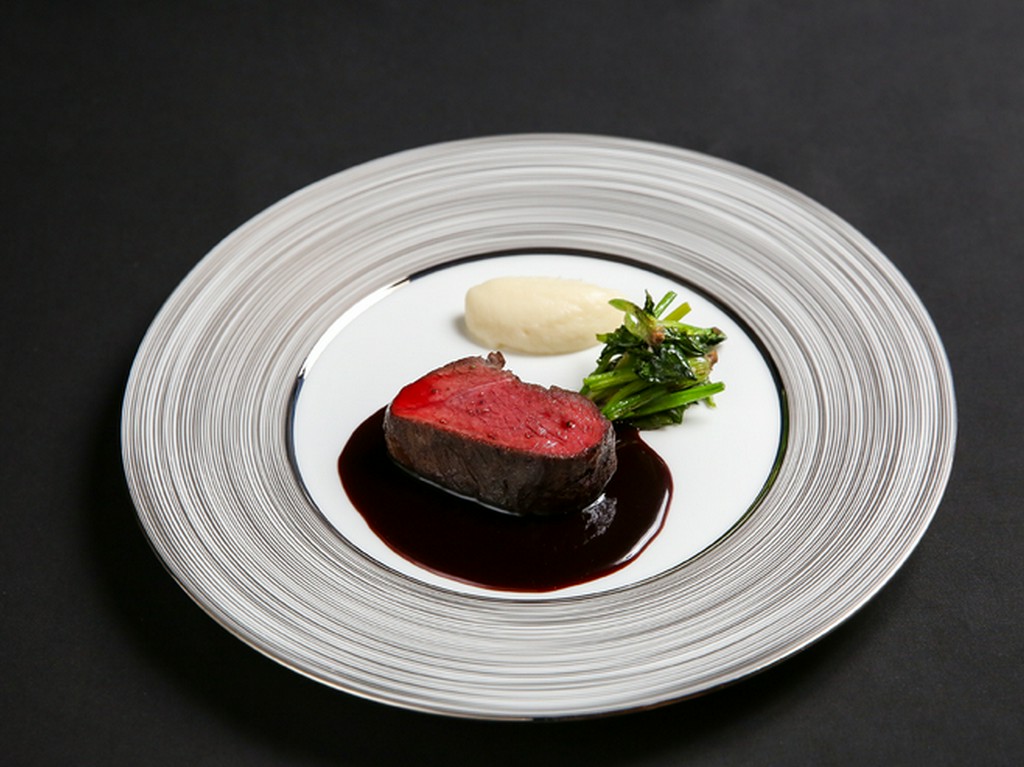 鹿腿肉のロースト ‐ソースポワブラード-