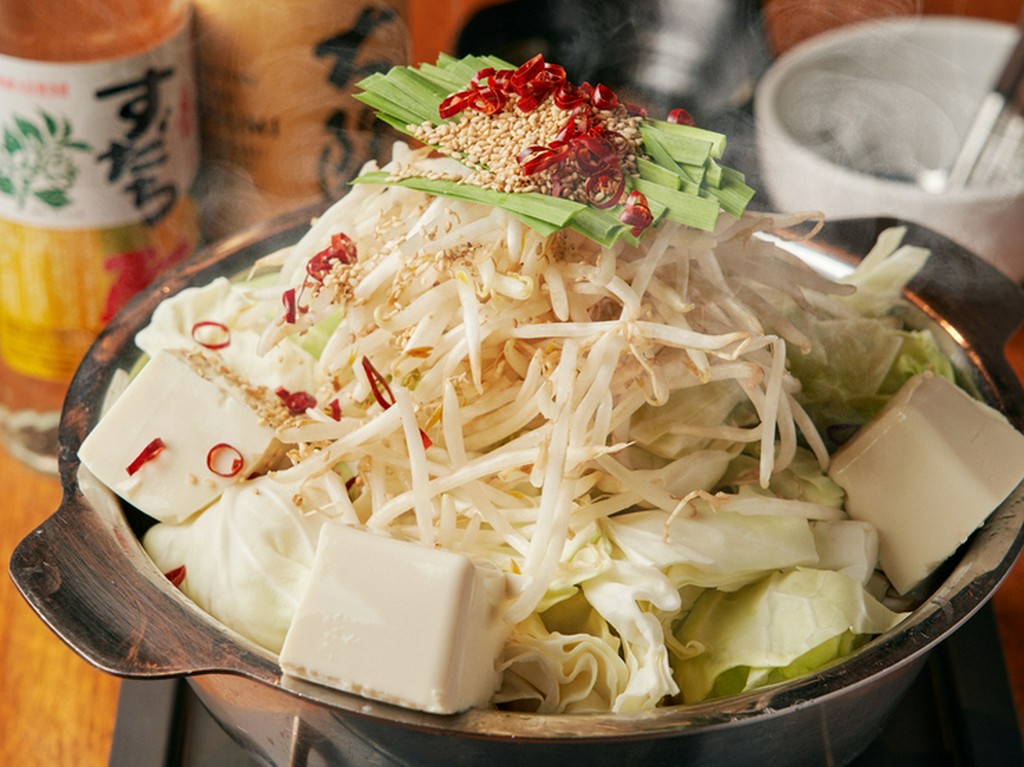 お酒の進むもつ鍋＆牛串。宴会向けのコースも用意