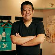 ゲストとの会話やちょっとしたやりとりの機会も、スタッフ間で大切にしていると山口氏。何気ない会話からも日々の疲れを癒せるように。心和ませるお店づくりを意識しています。
