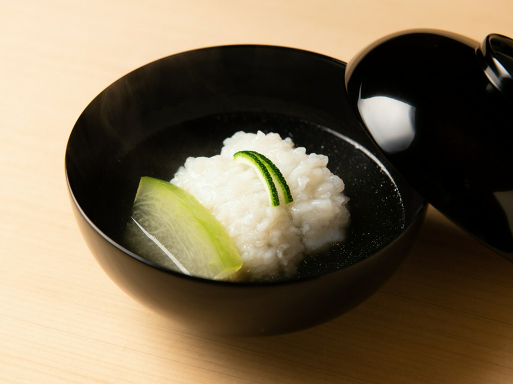 良質で味わいのよい最高級ハモを使った『ハモ椀』