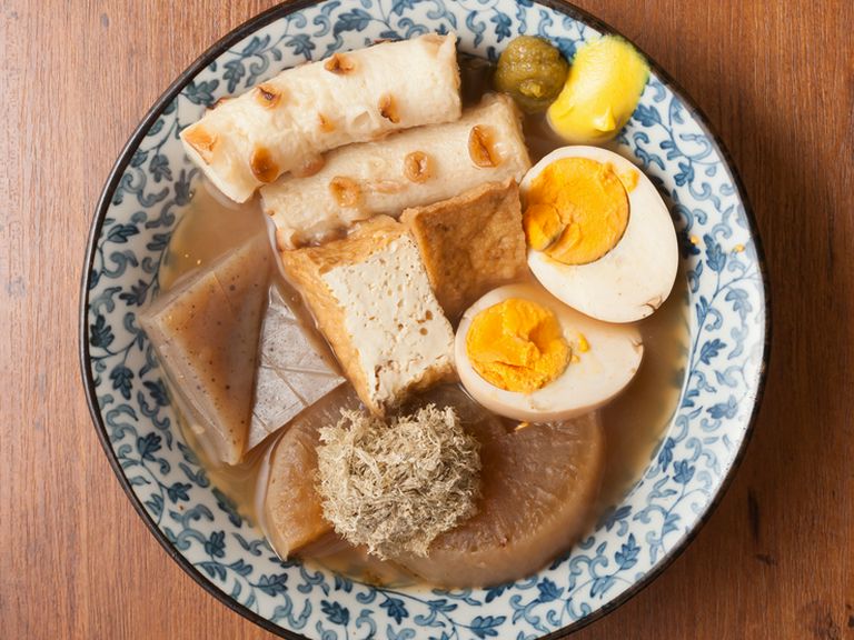 味染み具合が絶妙。具材にたっぷりだしを吸わせた『おでん盛合せ』