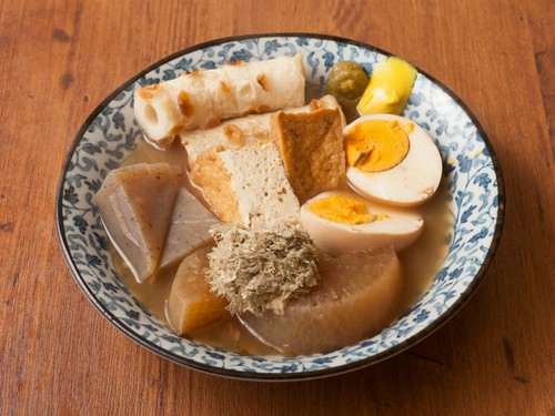 あっさりとしつつ、鶏のコクと旨みを感じられるだしが味の決め手
