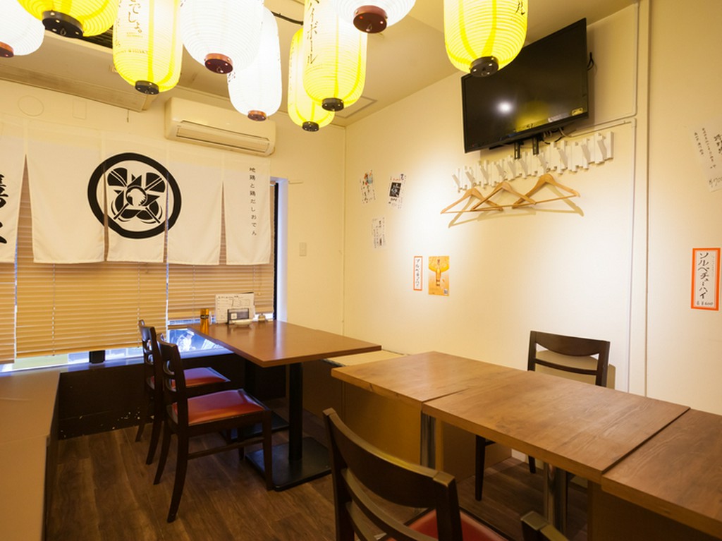 女子会や友人、同僚との憩いの場にぴったりなテーブル席