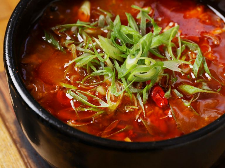 スパイスが効いた旨辛メニュー。麻婆麺専門店の味を満喫できる『四川鶏麻婆豆腐』