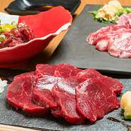 通常の赤身はもも肉ですが、当店では上質のヒレ肉を使用。臭みがなく甘みがあり、食感も優れ、さっぱりと召し上がれます。