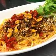 四川風汁なし担々麺