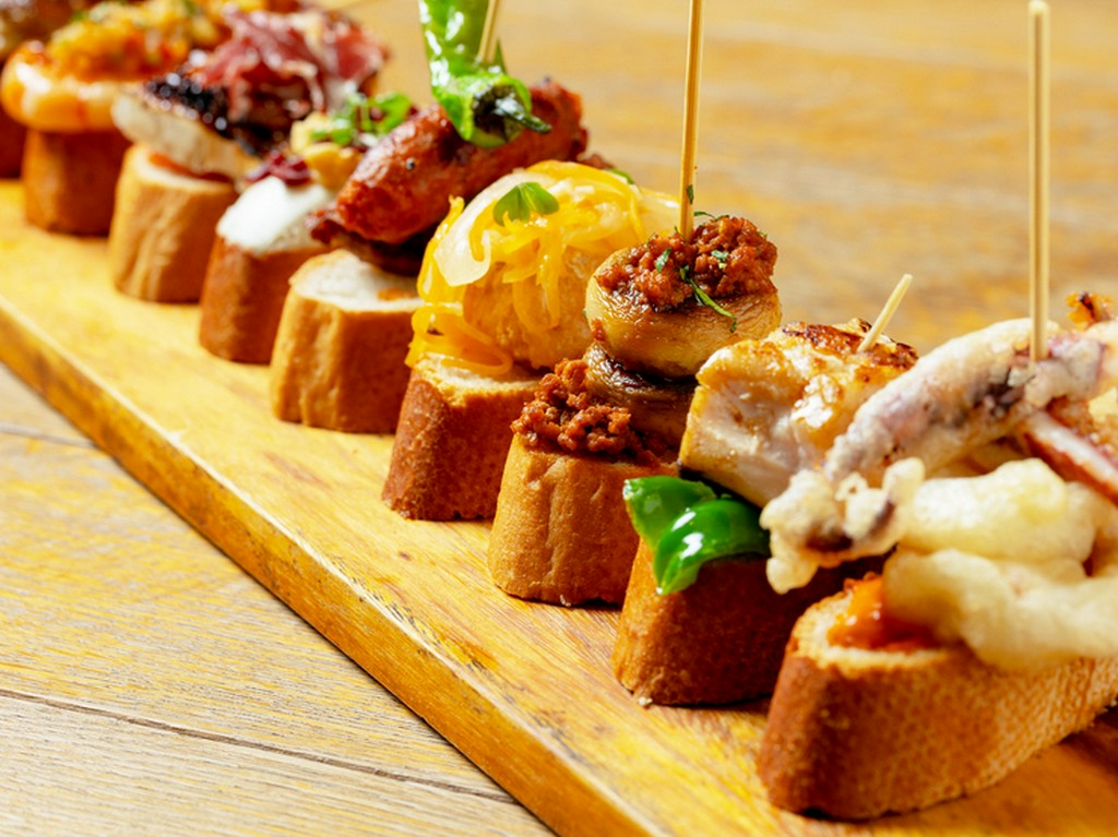 その日の気分でセレクト。色鮮やかな見た目に気分が高まる『ピンチョス』各種