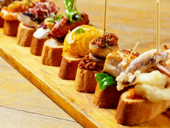 その日の気分でセレクト。色鮮やかな見た目に気分が高まる『ピンチョス』各種