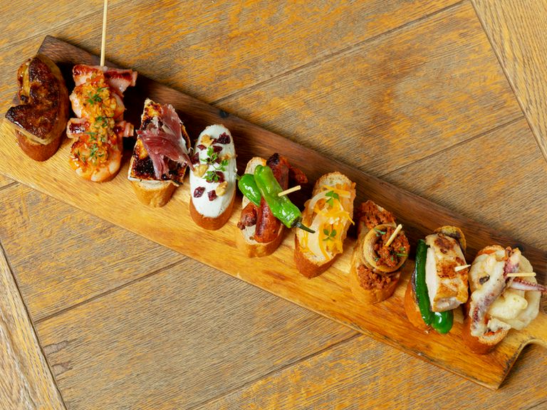 さまざまな味に出合える『ピンチョス』は、好みのセレクトで