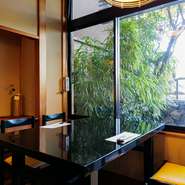 素材本来のおいしさを活かした料理を味わいながら、優雅に時を過ごせます。落ち着き漂う店内は、大人のデートにぴったりで二人の時間を特別なものへと変えてくれるでしょう。