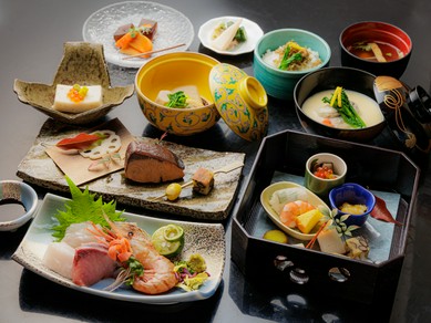 洗練された空間で、食事や会話を心ゆくまで堪能